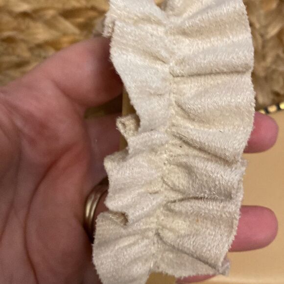 Never worn cute pineapple cream sandals - Picture 3 of 6